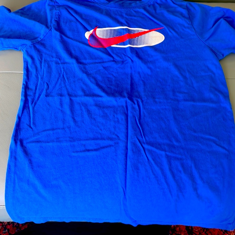 Blue and Red Nike tee size kids XL